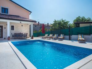 Villa in Brtonigla mit Privatpool