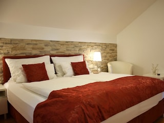 Schlafzimmer mit Doppelbett