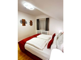 Schlafzimmer mit Doppelbett