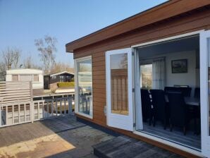 Ferienhaus Luxus-Chalet mit eigener Schaluppe und Hafen in Bantega Friesland - Munnekeburen - image1