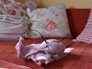 Gemütlich auf dem Sofa.