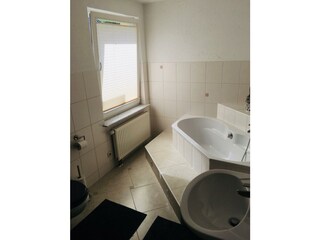 Badezimmer 2 mit Eckbadewanne