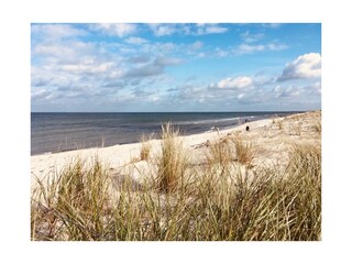Weitläufiger feiner Sandstrand