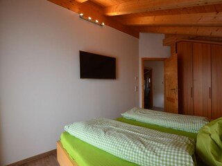 Schlafzimmer II mit TV