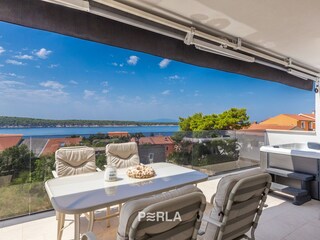 Angenehme Terrasse mit Meerblick