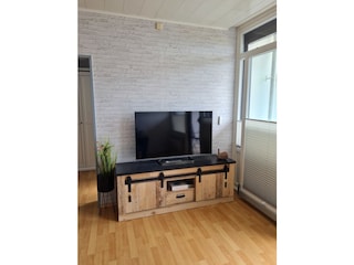 Lowboard mit 50" LED-Flachbildschirm