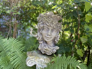 Romantische Gartenplätze