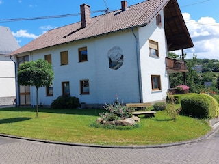 Hausansicht seitlich vorne