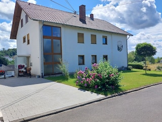 Hausansicht barrierefreier Eingang