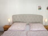 Schlafzimmer mit Boxspringbett 1,80 x 2,00 m