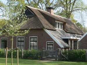 Encantadora casa de vacaciones en Nijverdal con jacuzzi - hellendoorn - image1