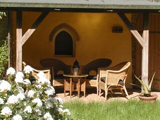 Überdachte Terrasse.