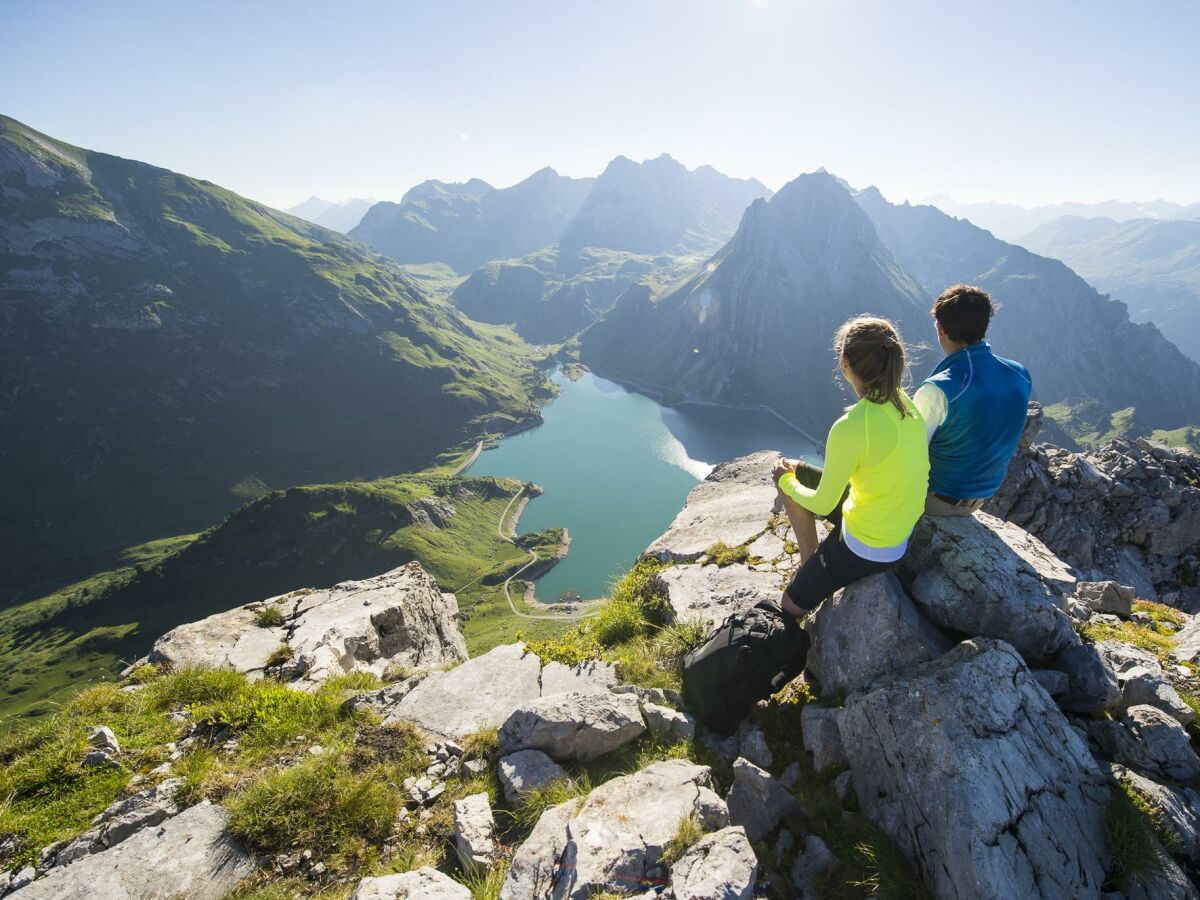 SO_Bergsteigen mit Blick auf den Spullersee (c) Al