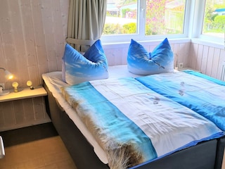 Schlafzimmer 1 mit Doppelbett