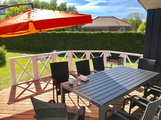 große geschützte Terrasse