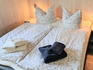 Schlafzimmer 1 mit Doppelbett
