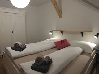 Schlafzimmer (Doppelbett 180x200)
