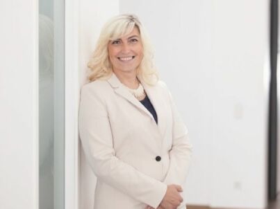 Mme Olga Lindoerfer