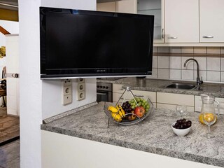 Offene Küche mit Fernseher