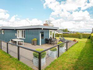 Ferienhaus 4 person holiday home in Hejls
