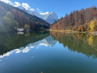Riessersee mit Blick auf die Waxensteine