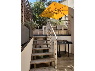 Grillplatz und Terrasse hinten