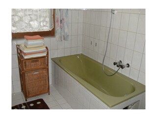 Bad mit Dusche u Badewanne