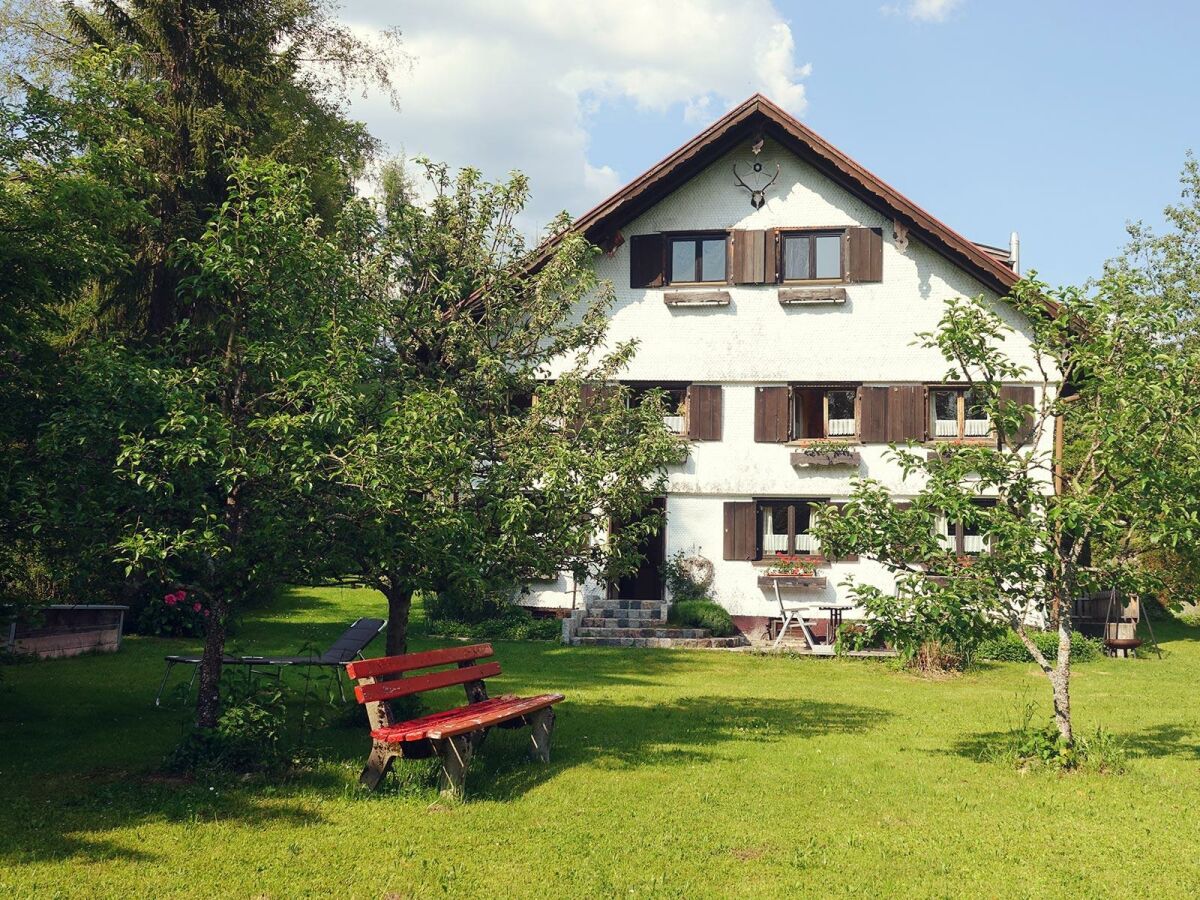 100 Jahre altes Bauernhaus mit 2 Fewo und Garten