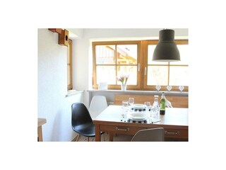 Ein gemütlicher Essplatz lädt zum Verweilen ein