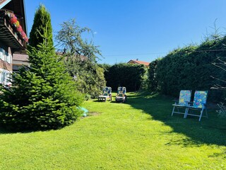 Große Spiel- und Liegewiese