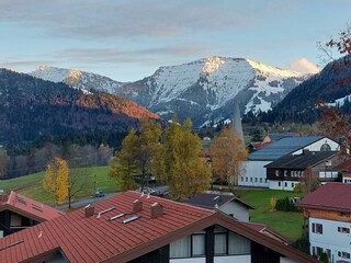 Blick vom Essplatz und Balkon