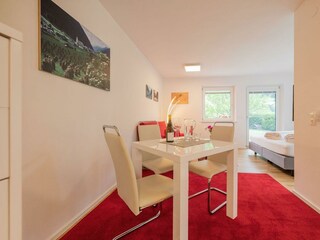 Ferienwohnung-Mandelbaum-Neustift-Esstisch-N
