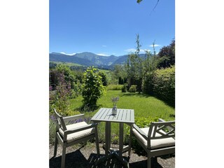 Sitzplatz auf der Terrasse mit Hochgratblick