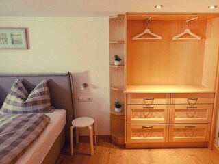 Schlafzimmer mit Einbauschränken