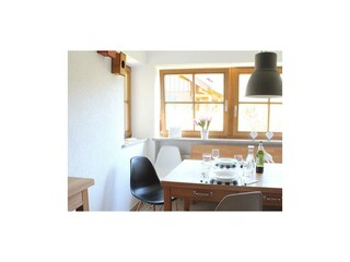 Ein gemütlicher Essplatz lädt zum Verweilen ein