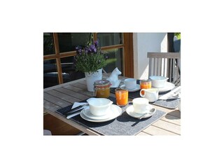 - die Terrasse lädt bei schönem Wetter ein