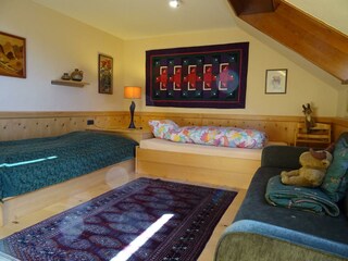 Kinderschlafzimmer mit 3 Betten