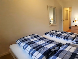 Schlafzimmer mit Blick in den Flur