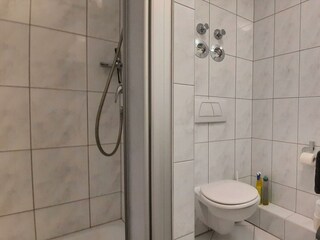 Badezimmer mit dusche