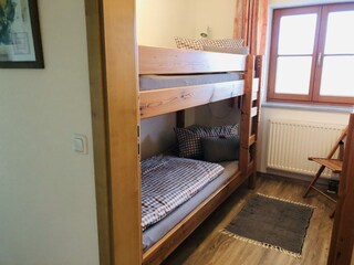 Kinderzimmer mit Etagenbett 90 cm x 200 cm