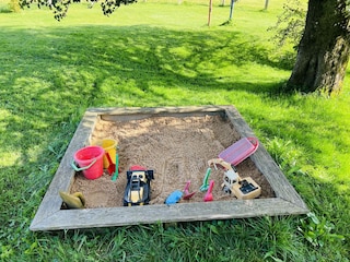 Sandkiste inkl. div. Spielzeug