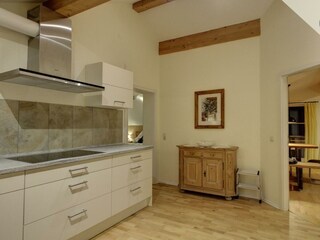 Über Küche Zugang zu Schlafzimmer 2 und Wohnraum