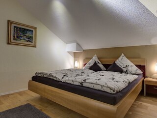 Schlafzimmer 1 mit Doppelbett