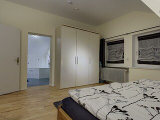 Schlafzimmer 2 mit eigenem großen Badezimmer