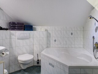 ... großer Eckbadewanne