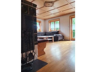 Wohnzimmer mit Kachelofen