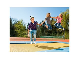 Spiel und Spaß auf dem Trampolin