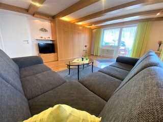 Wohnzimmer mit Fernseh