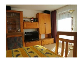 FeWo Wohnzimmer Schrankwand 3