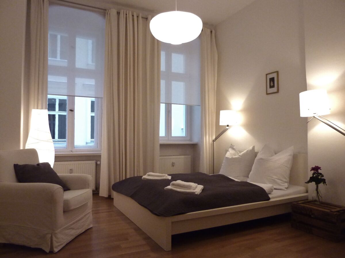 Schlafzimmer 1